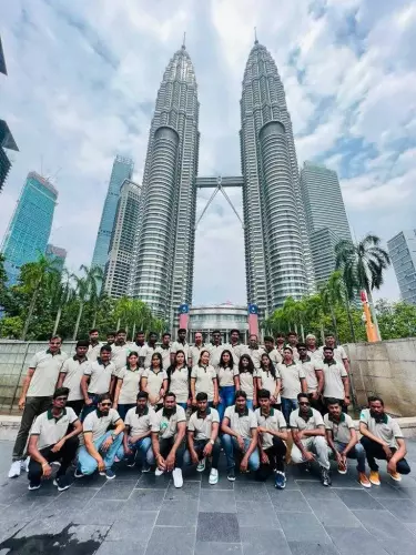 group-photo-at-twin-tower